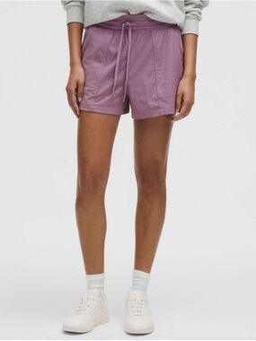 Lululemon Dance Studio High-Rise Short 3.5" Purple
Lavender Lux Sz8 EUC Like New